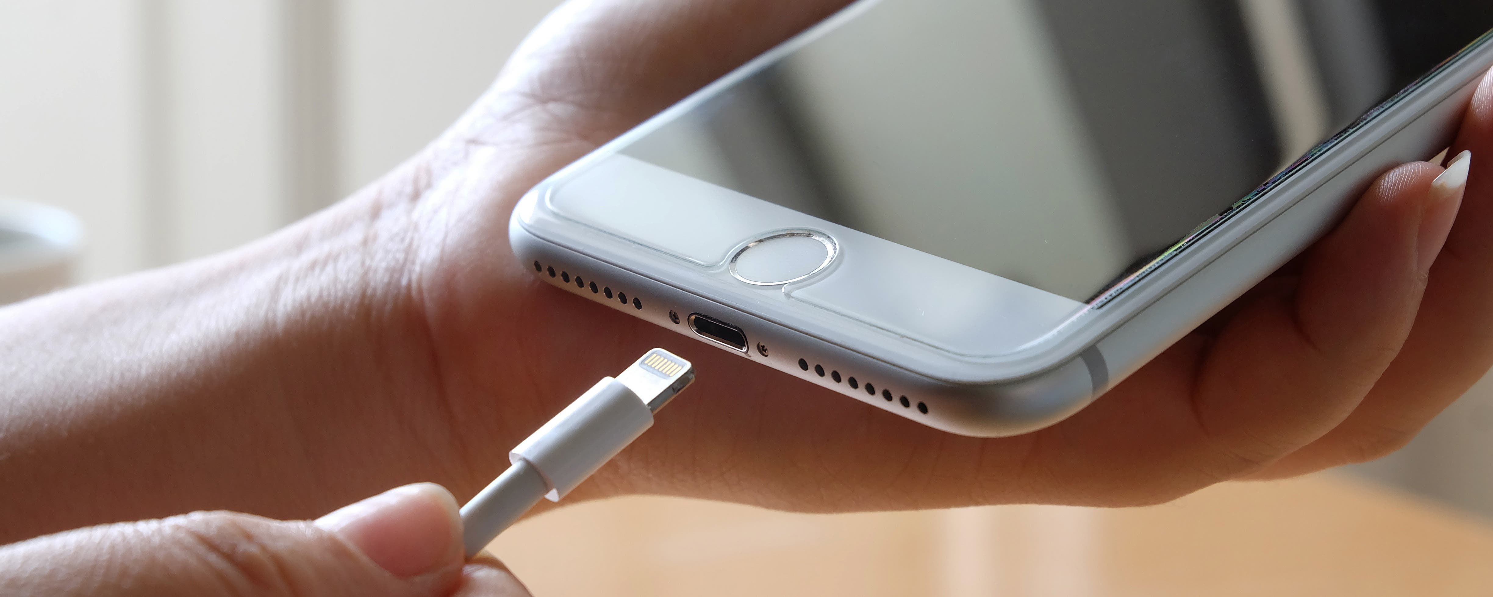 How to Tell If Your iPhone Is Charging When It's On or Off