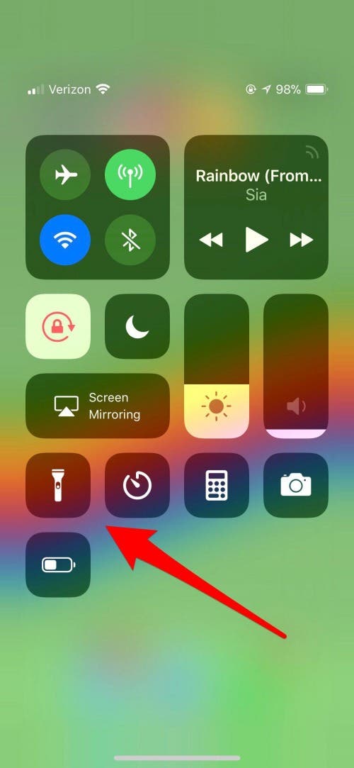 How to Turn Flashlight On & Off on Your iPhone